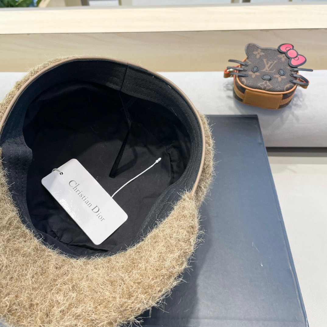  Dior迪奥新款韩版2024年秋冬休闲鸭舌帽   时尚字母拼接女士贝雷帽子