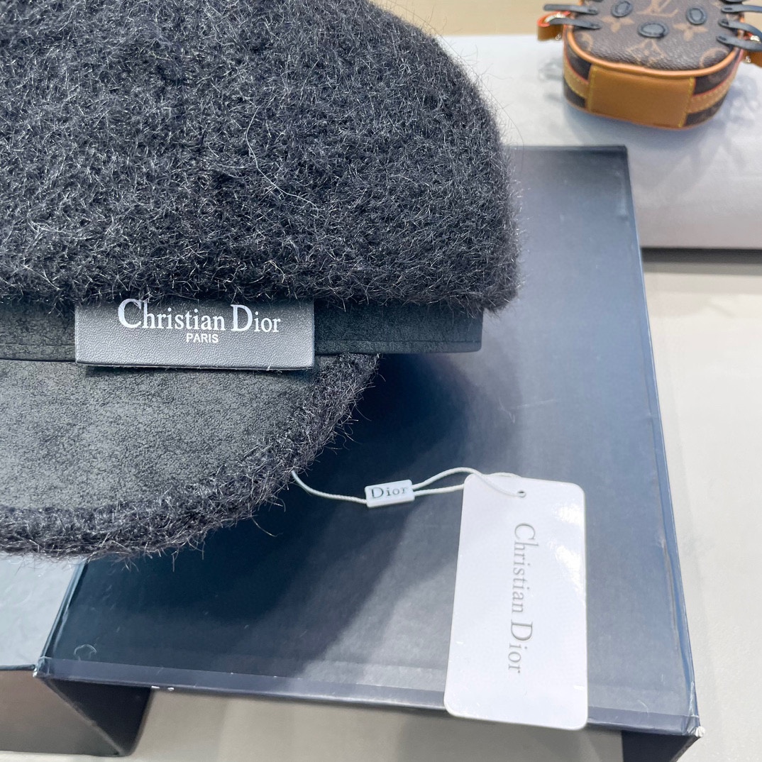  Dior迪奥新款韩版2024年秋冬休闲鸭舌帽   时尚字母拼接女士贝雷帽子