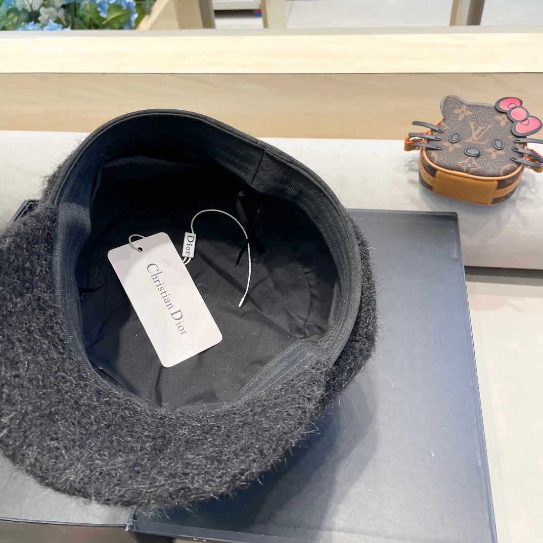  Dior迪奥新款韩版2024年秋冬休闲鸭舌帽   时尚字母拼接女士贝雷帽子