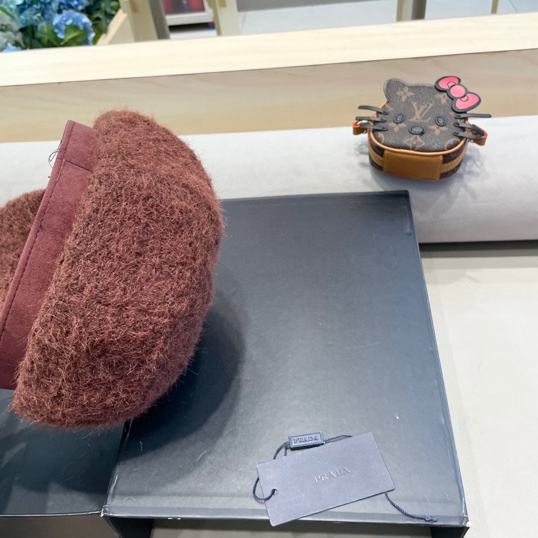  Dior迪奥新款韩版2024年秋冬休闲鸭舌帽   时尚字母拼接女士贝雷帽子