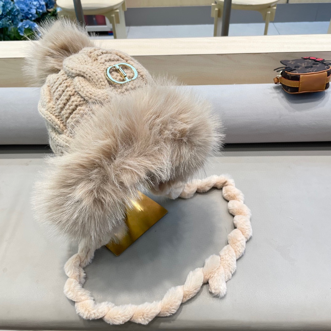  Dior迪奥毛茸加厚加绒保暖护耳针织帽子女秋冬显脸小毛线帽防寒骑车雷锋帽