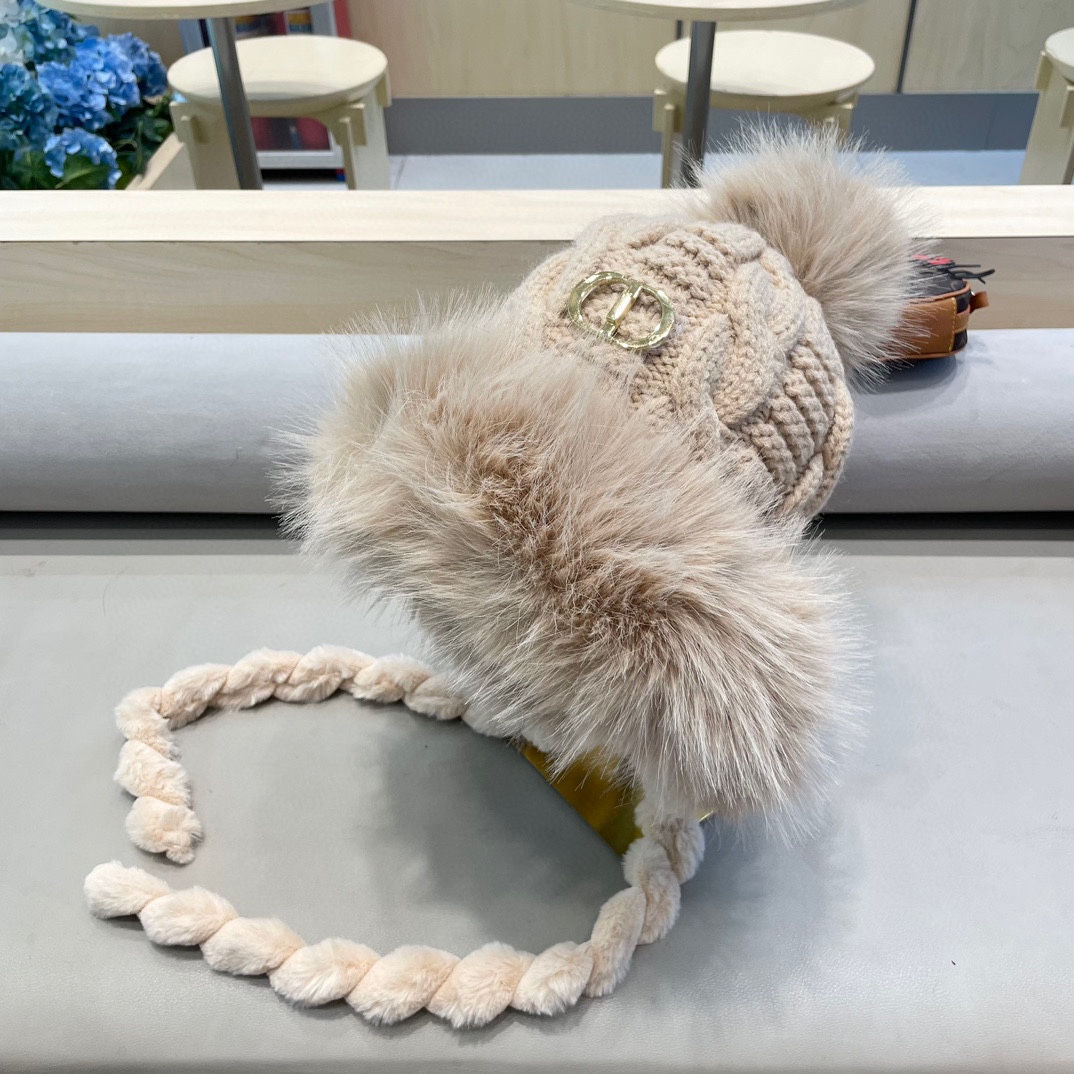  Dior迪奥毛茸加厚加绒保暖护耳针织帽子女秋冬显脸小毛线帽防寒骑车雷锋帽