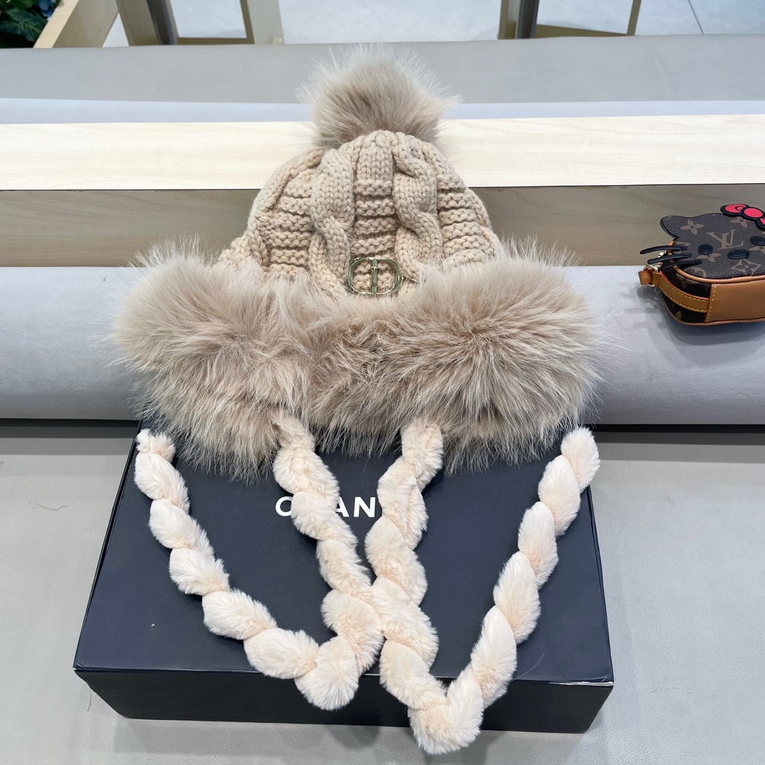  Dior迪奥毛茸加厚加绒保暖护耳针织帽子女秋冬显脸小毛线帽防寒骑车雷锋帽