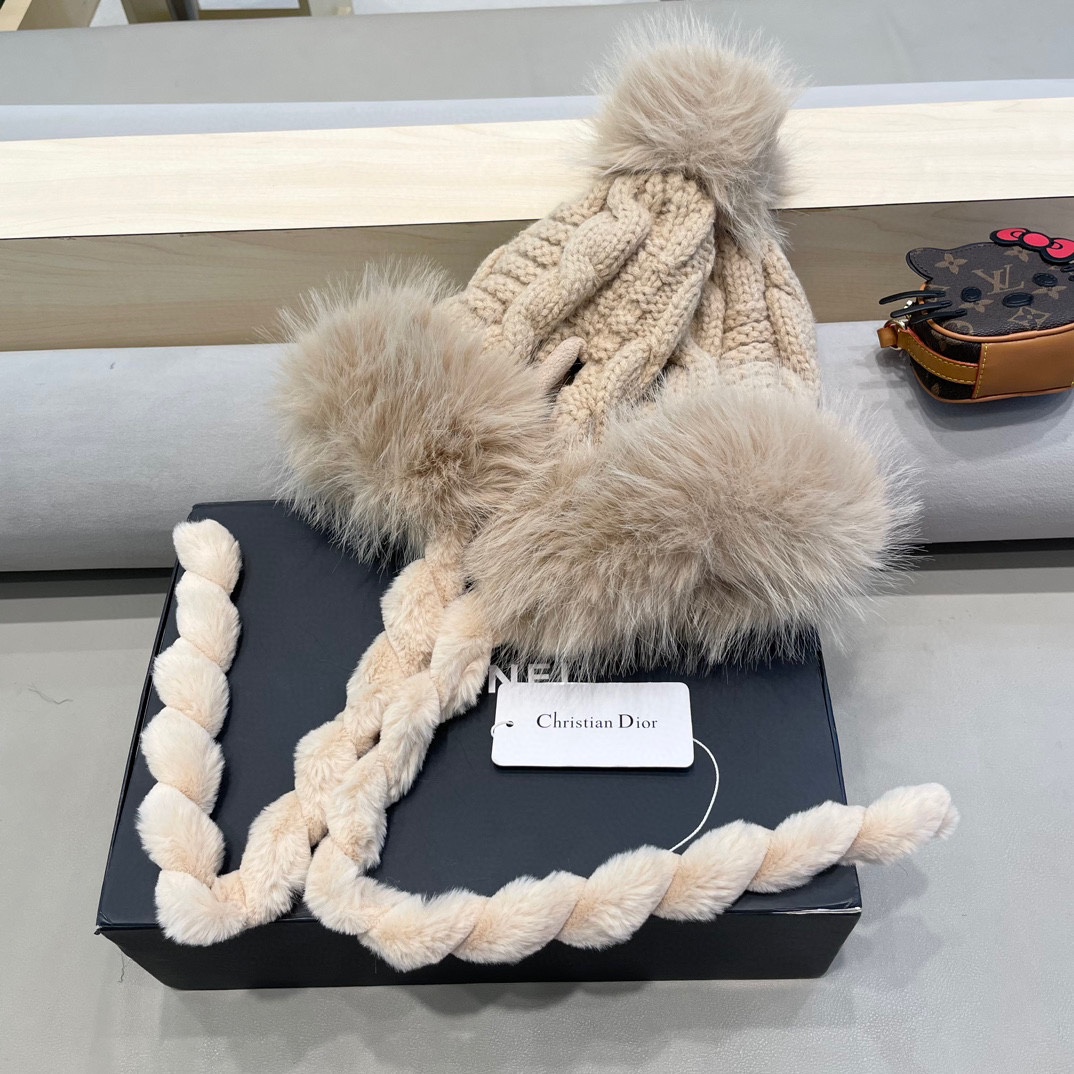  Dior迪奥毛茸加厚加绒保暖护耳针织帽子女秋冬显脸小毛线帽防寒骑车雷锋帽