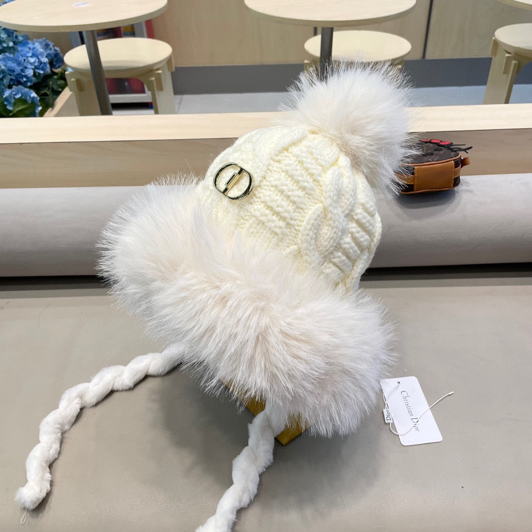  Dior迪奥毛茸加厚加绒保暖护耳针织帽子女秋冬显脸小毛线帽防寒骑车雷锋帽