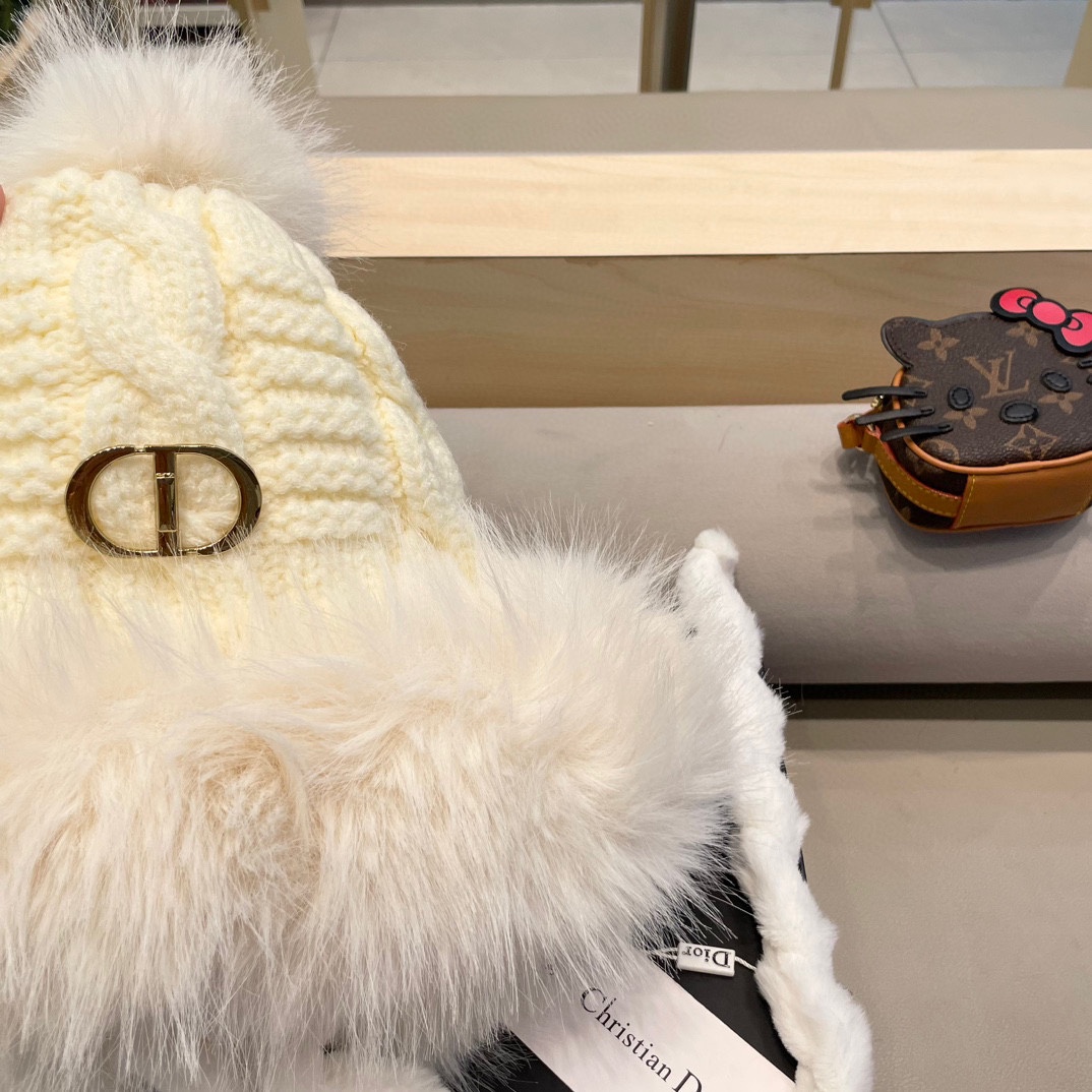  Dior迪奥毛茸加厚加绒保暖护耳针织帽子女秋冬显脸小毛线帽防寒骑车雷锋帽