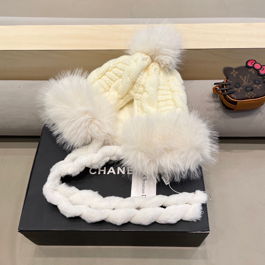  Dior迪奥毛茸加厚加绒保暖护耳针织帽子女秋冬显脸小毛线帽防寒骑车雷锋帽