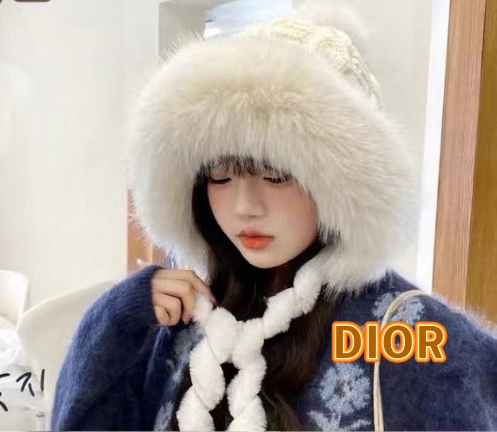 Dior迪奥毛茸加厚加绒保暖护耳针织帽子女秋冬显脸小毛线帽防寒骑车雷锋帽