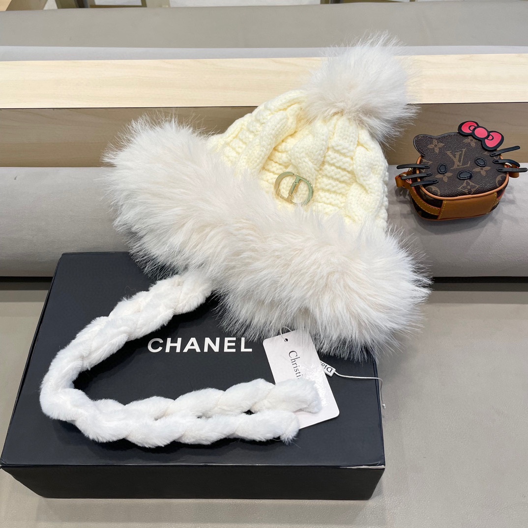  Dior迪奥毛茸加厚加绒保暖护耳针织帽子女秋冬显脸小毛线帽防寒骑车雷锋帽