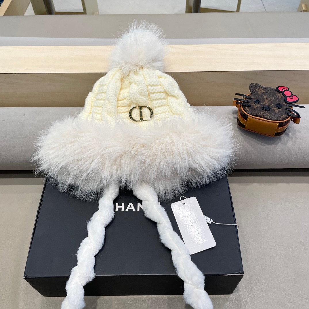  Dior迪奥毛茸加厚加绒保暖护耳针织帽子女秋冬显脸小毛线帽防寒骑车雷锋帽