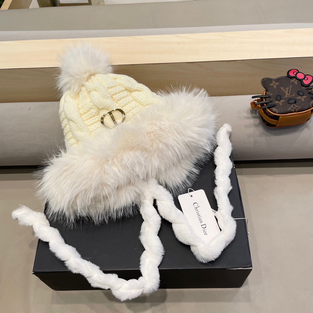  Dior迪奥毛茸加厚加绒保暖护耳针织帽子女秋冬显脸小毛线帽防寒骑车雷锋帽