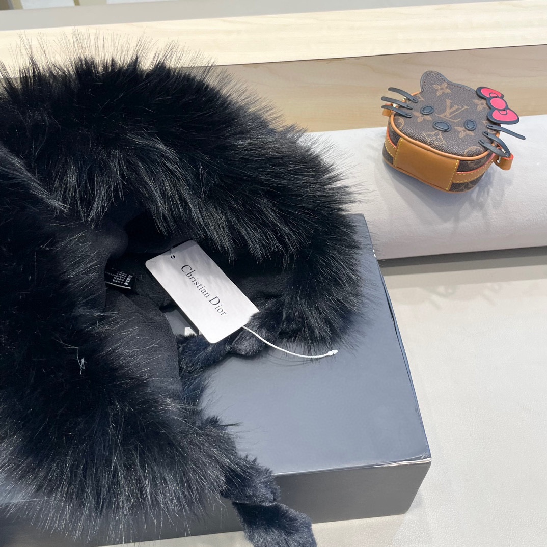  Dior迪奥毛茸加厚加绒保暖护耳针织帽子女秋冬显脸小毛线帽防寒骑车雷锋帽