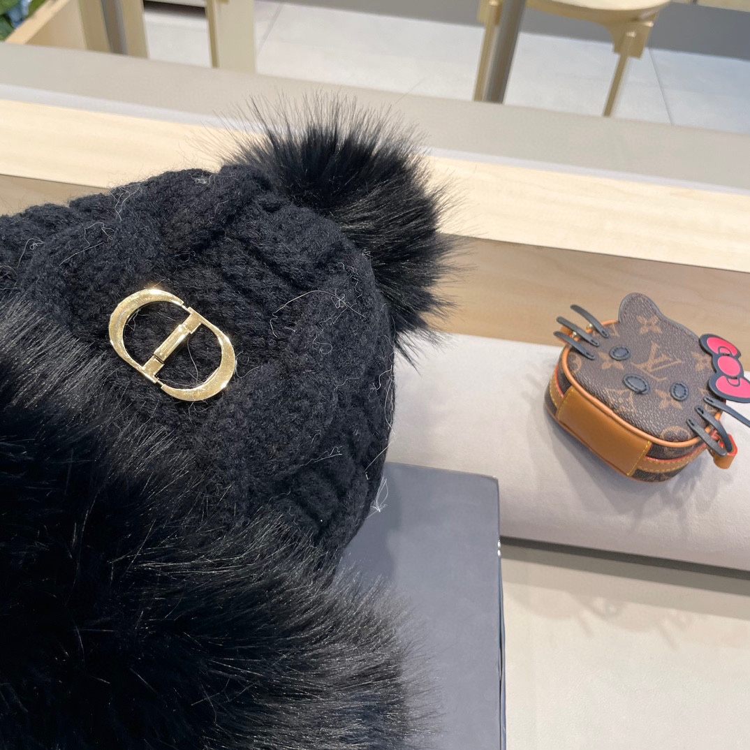  Dior迪奥毛茸加厚加绒保暖护耳针织帽子女秋冬显脸小毛线帽防寒骑车雷锋帽