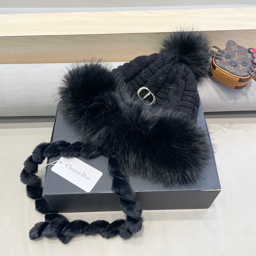  Dior迪奥毛茸加厚加绒保暖护耳针织帽子女秋冬显脸小毛线帽防寒骑车雷锋帽