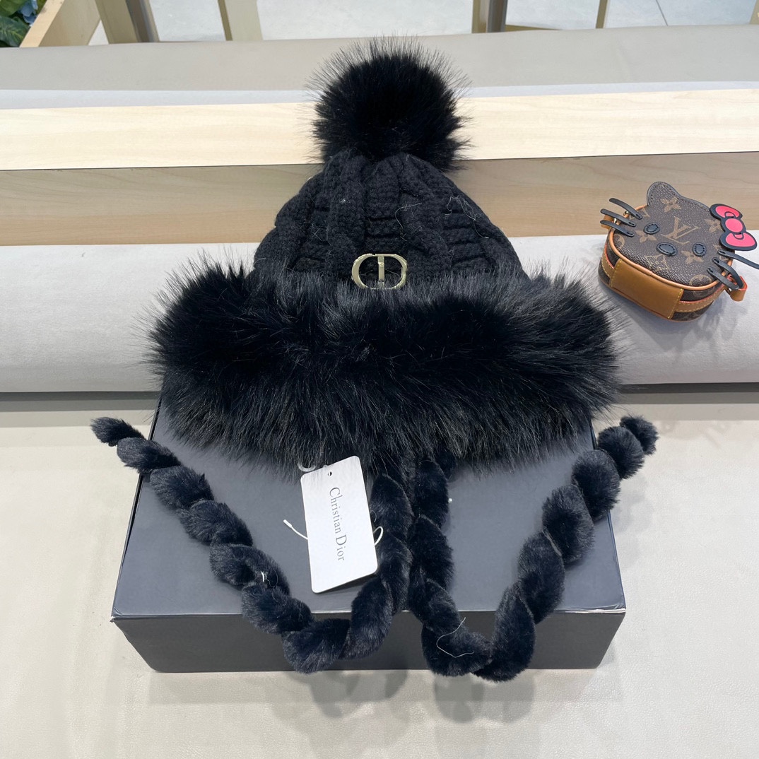  Dior迪奥毛茸加厚加绒保暖护耳针织帽子女秋冬显脸小毛线帽防寒骑车雷锋帽