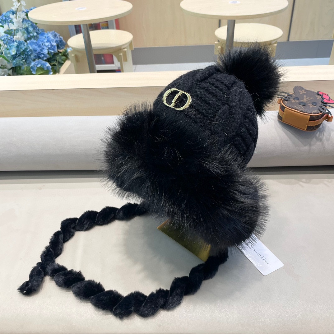  Dior迪奥毛茸加厚加绒保暖护耳针织帽子女秋冬显脸小毛线帽防寒骑车雷锋帽