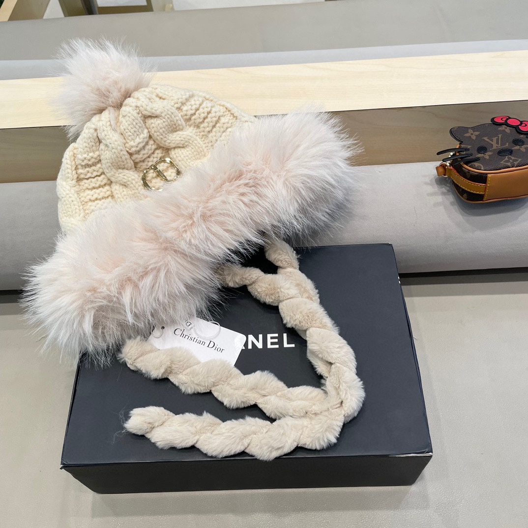  Dior迪奥毛茸加厚加绒保暖护耳针织帽子女秋冬显脸小毛线帽防寒骑车雷锋帽