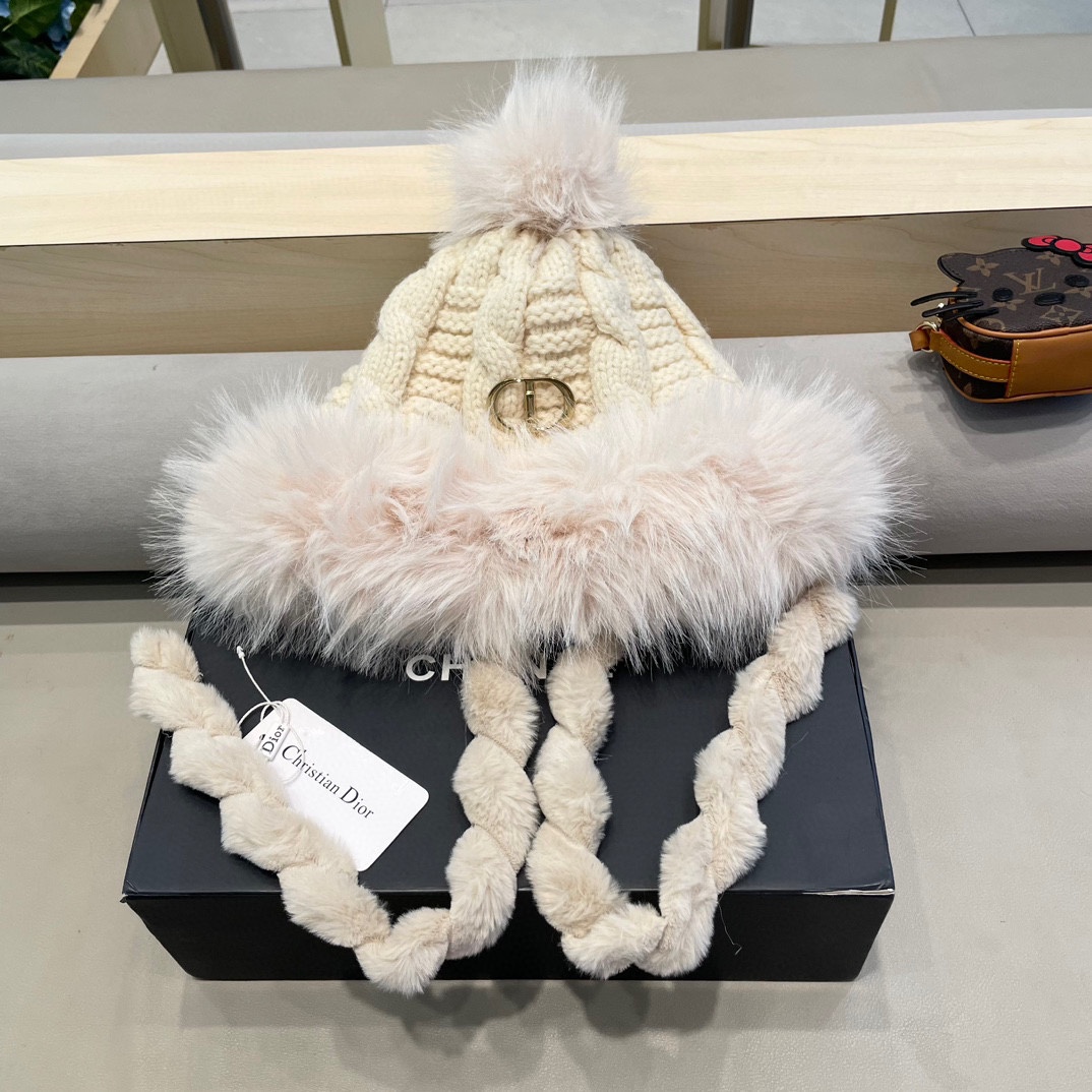 Dior迪奥毛茸加厚加绒保暖护耳针织帽子女秋冬显脸小毛线帽防寒骑车雷锋帽