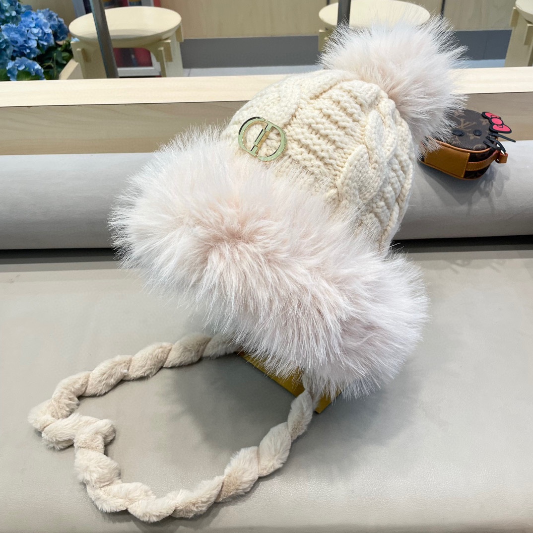  Dior迪奥毛茸加厚加绒保暖护耳针织帽子女秋冬显脸小毛线帽防寒骑车雷锋帽