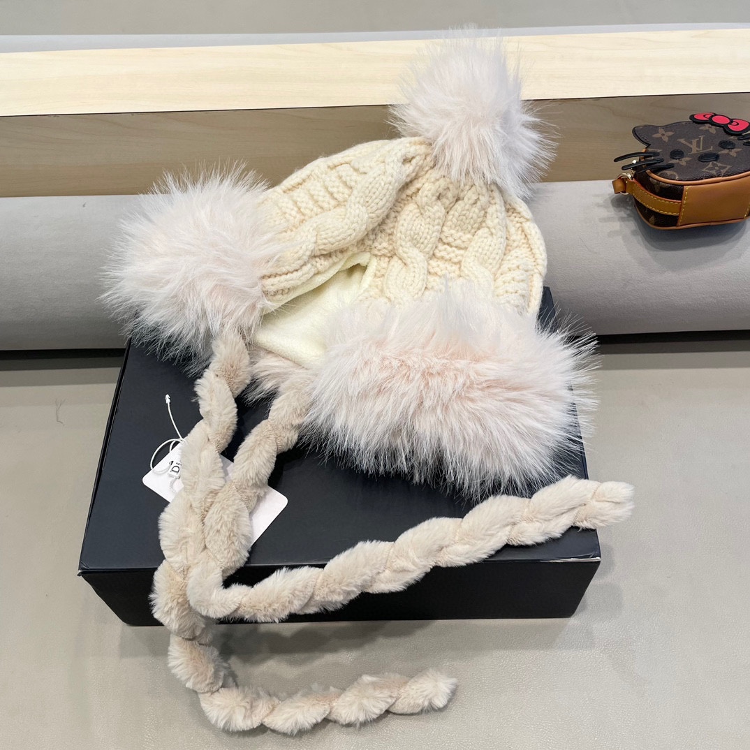  Dior迪奥毛茸加厚加绒保暖护耳针织帽子女秋冬显脸小毛线帽防寒骑车雷锋帽