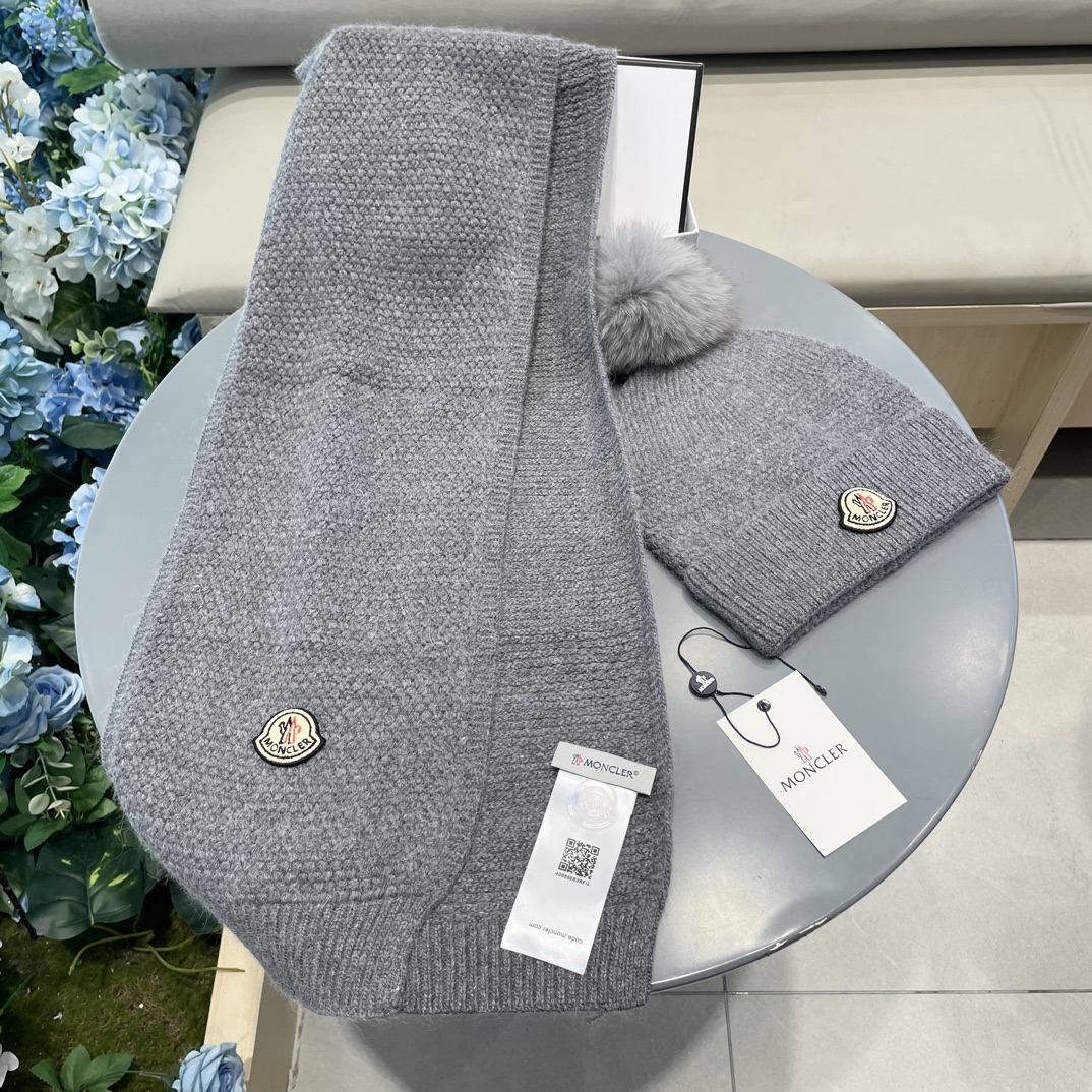 蒙口。 【羊毛套装帽子】经典套装帽子！帽子➕围巾！70%羊毛➕30%兔毛。暖暖哒超级舒服～冬日小姐姐减龄