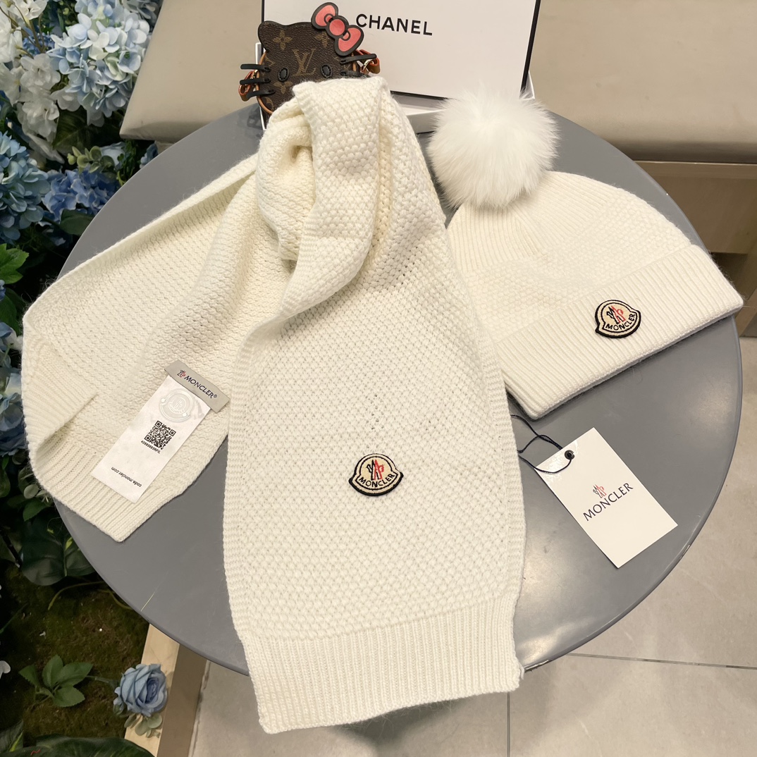 蒙口。 【羊毛套装帽子】经典套装帽子！帽子➕围巾！70%羊毛➕30%兔毛。暖暖哒超级舒服～冬日小姐姐减龄