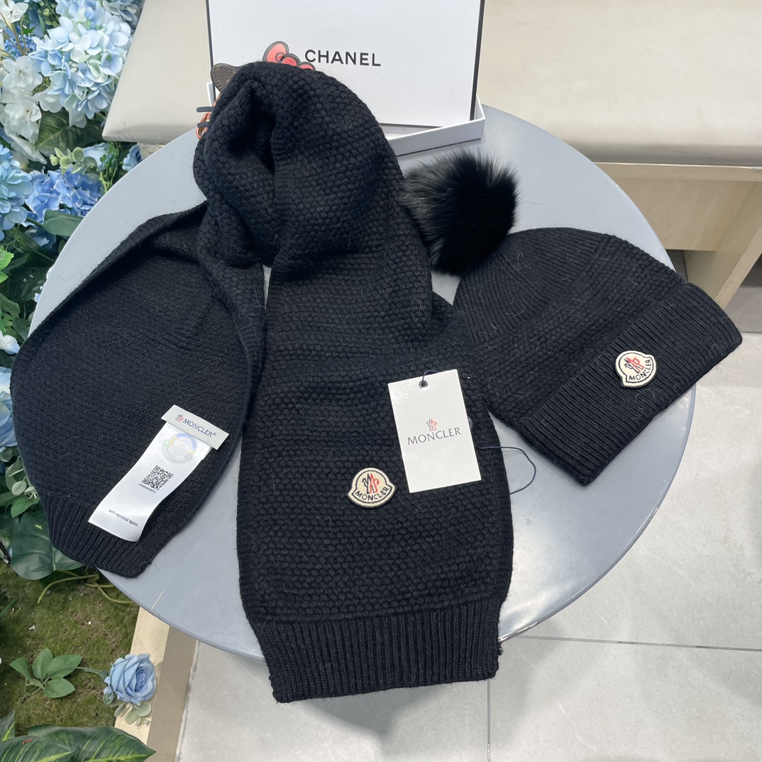 蒙口。 【羊毛套装帽子】经典套装帽子！帽子➕围巾！70%羊毛➕30%兔毛。暖暖哒超级舒服～冬日小姐姐减龄