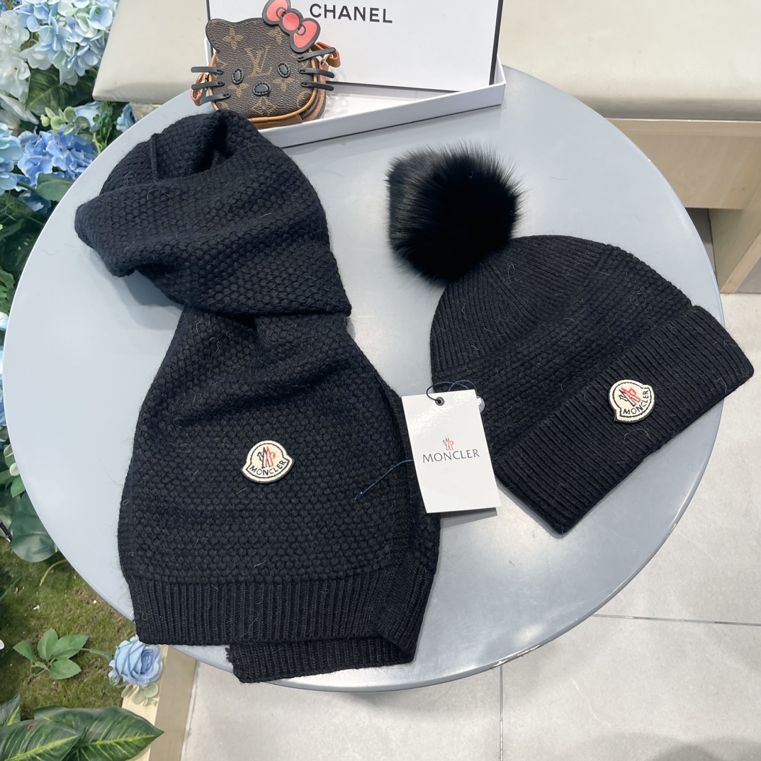 蒙口。 【羊毛套装帽子】经典套装帽子！帽子➕围巾！70%羊毛➕30%兔毛。暖暖哒超级舒服～冬日小姐姐减龄