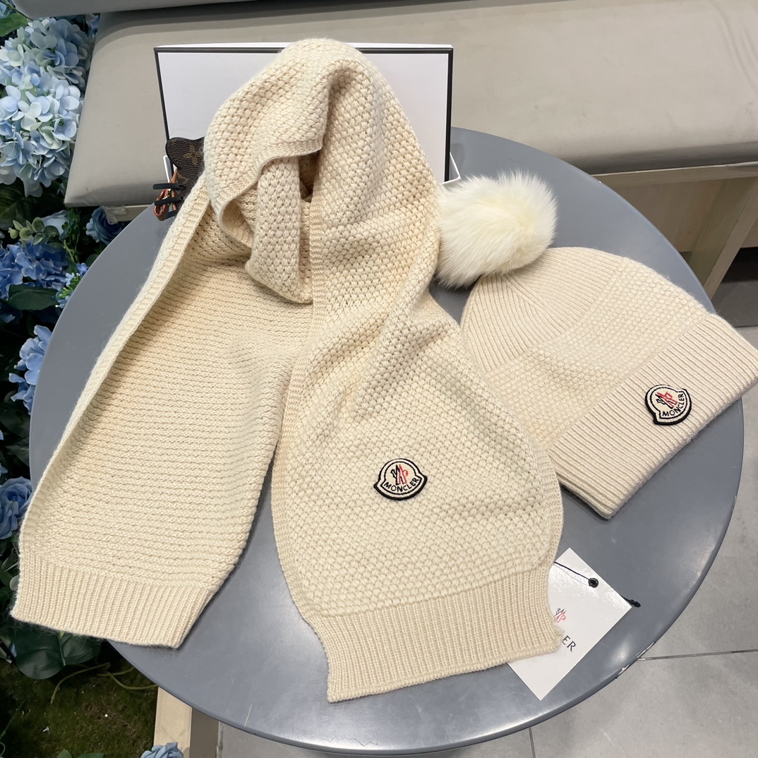 蒙口。 【羊毛套装帽子】经典套装帽子！帽子➕围巾！70%羊毛➕30%兔毛。暖暖哒超级舒服～冬日小姐姐减龄