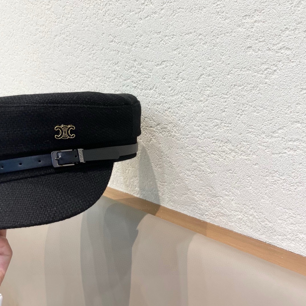  CELINE塞琳。早秋装饰军帽
高档定制磨毛棉布，爆款军帽，帽型超正！
头围58cm