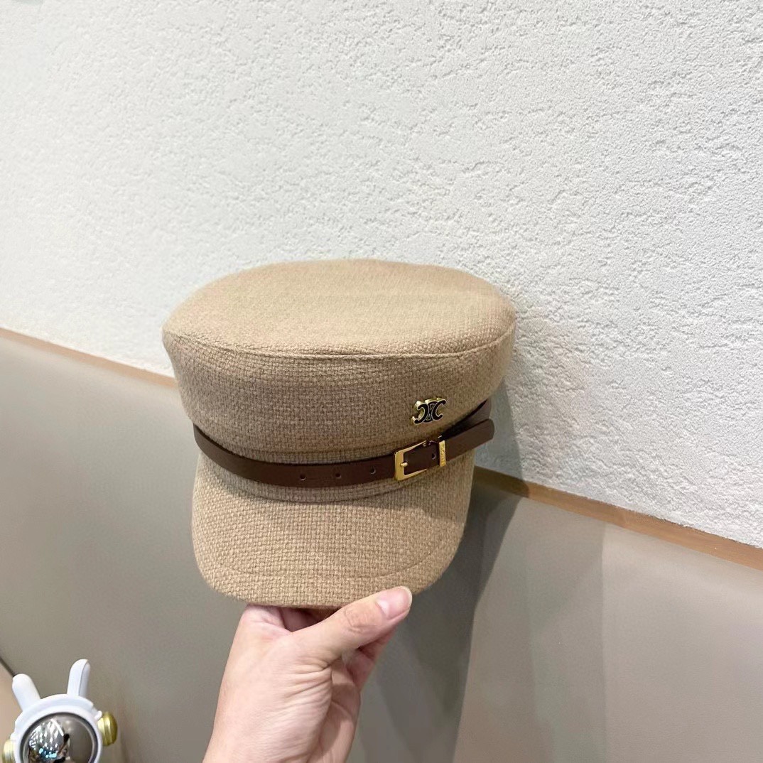  CELINE塞琳。早秋装饰军帽
高档定制磨毛棉布，爆款军帽，帽型超正！
头围58cm