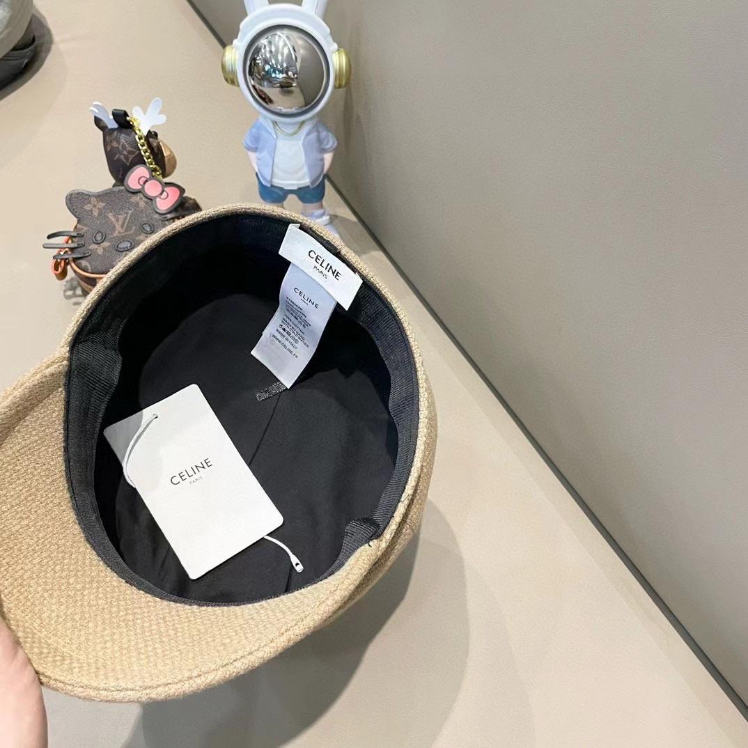  CELINE塞琳。早秋装饰军帽
高档定制磨毛棉布，爆款军帽，帽型超正！
头围58cm