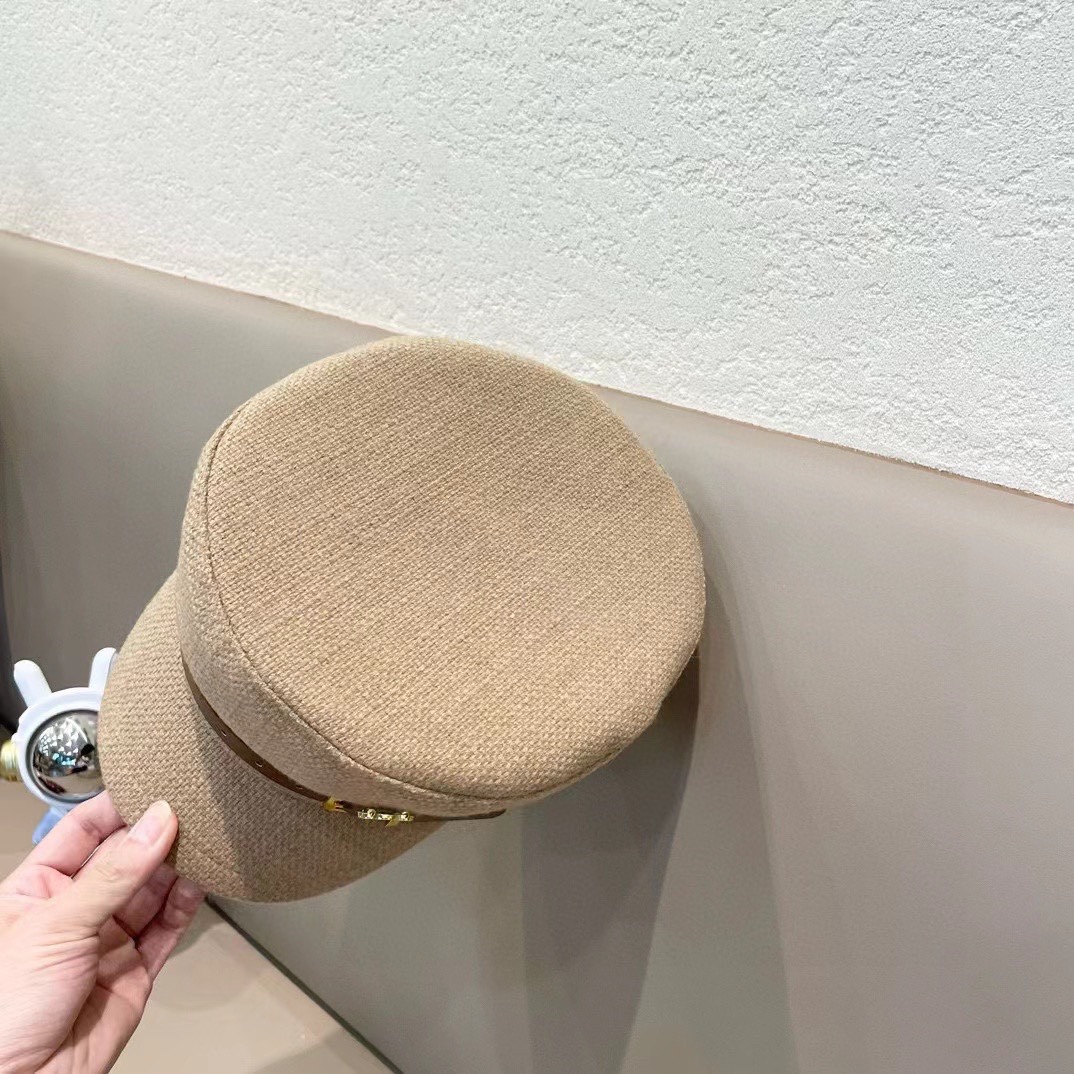  CELINE塞琳。早秋装饰军帽
高档定制磨毛棉布，爆款军帽，帽型超正！
头围58cm