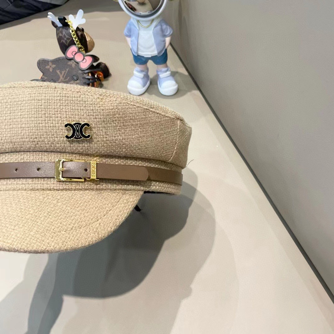  CELINE塞琳。早秋装饰军帽
高档定制磨毛棉布，爆款军帽，帽型超正！
头围58cm