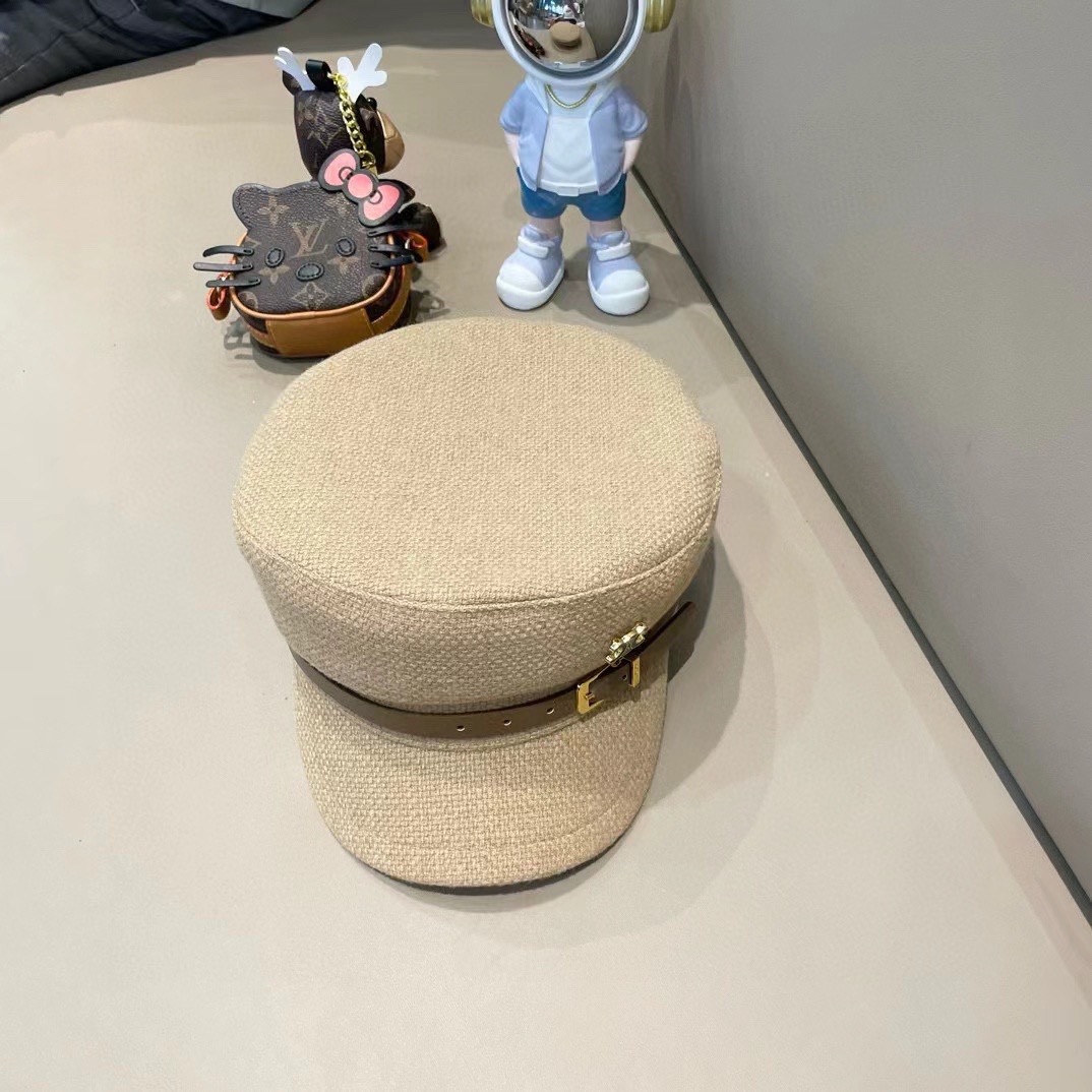  CELINE塞琳。早秋装饰军帽
高档定制磨毛棉布，爆款军帽，帽型超正！
头围58cm