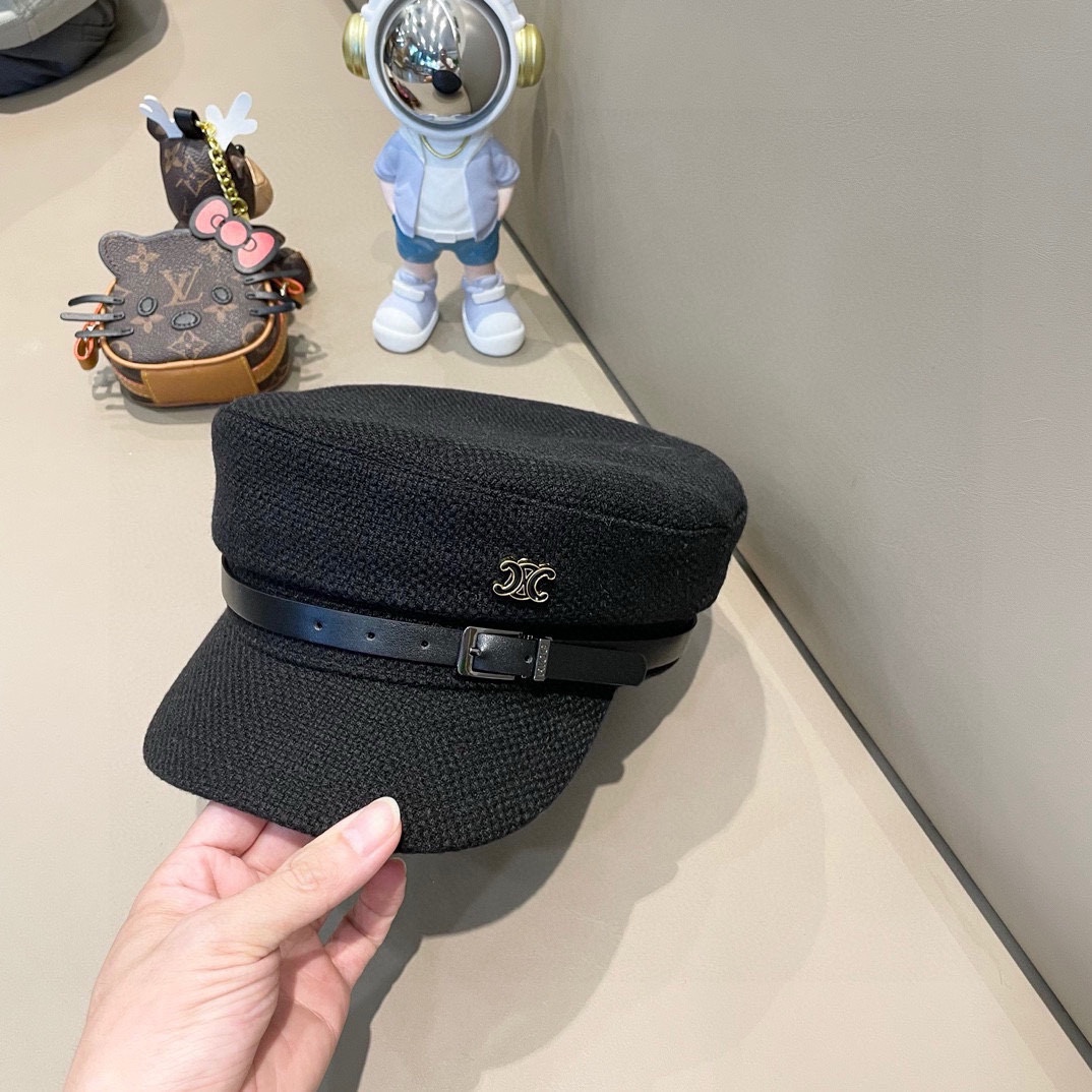  CELINE塞琳。早秋装饰军帽
高档定制磨毛棉布，爆款军帽，帽型超正！
头围58cm