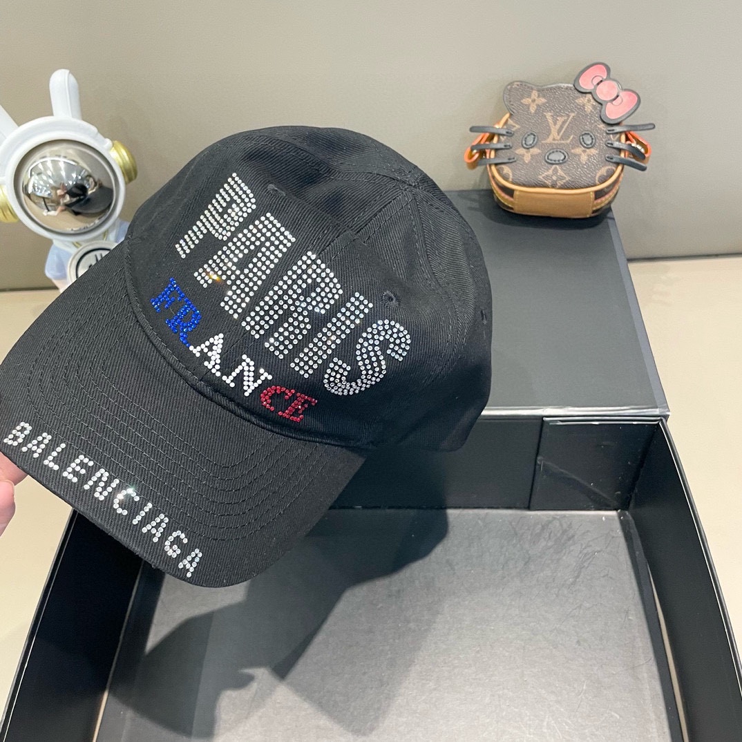   BALENCIAGA巴黎世家🆕春款新款个性棒球帽，高品质透气性巨佳，四季佩戴款
高颜值时尚单品！
男