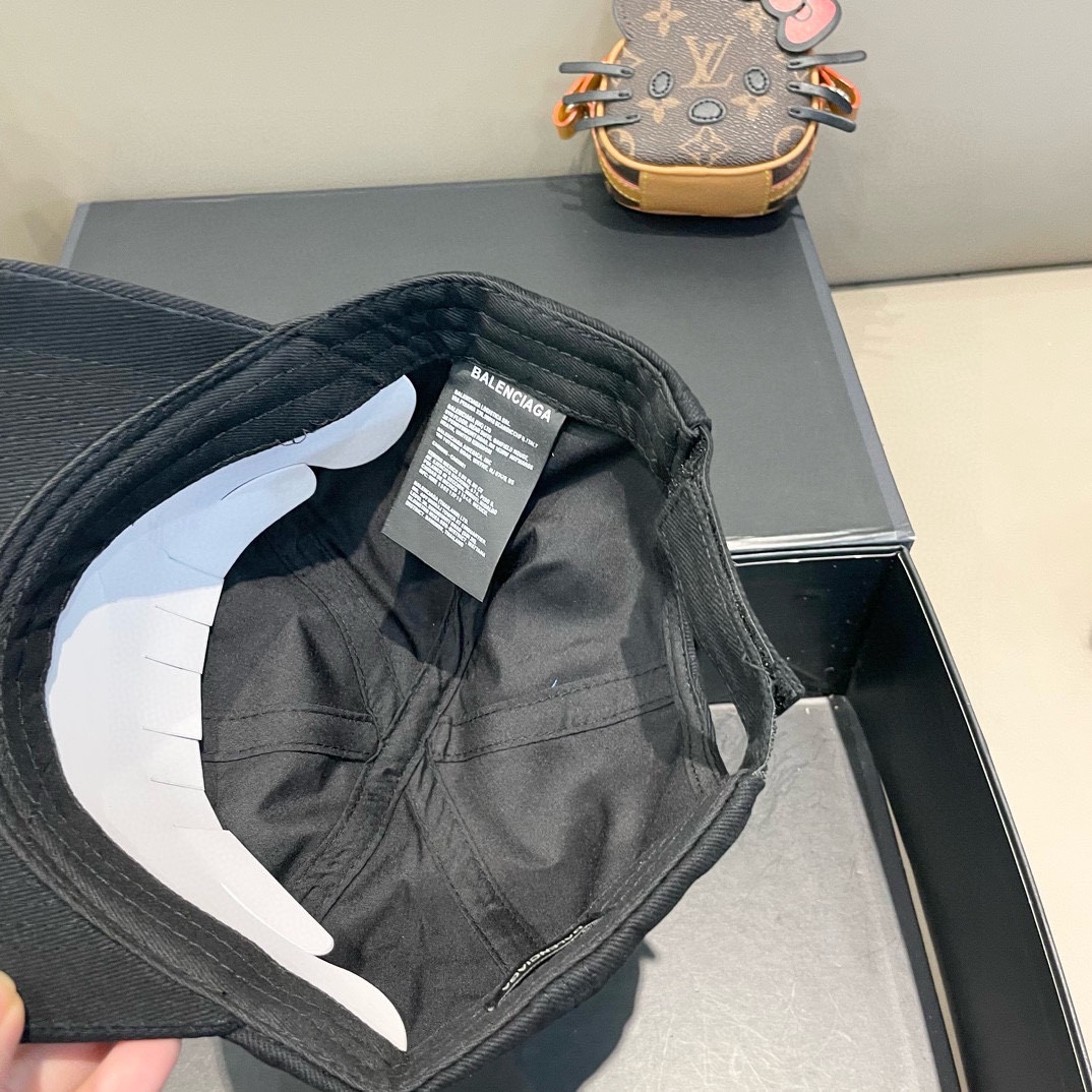   BALENCIAGA巴黎世家🆕春款新款个性棒球帽，高品质透气性巨佳，四季佩戴款
高颜值时尚单品！
男