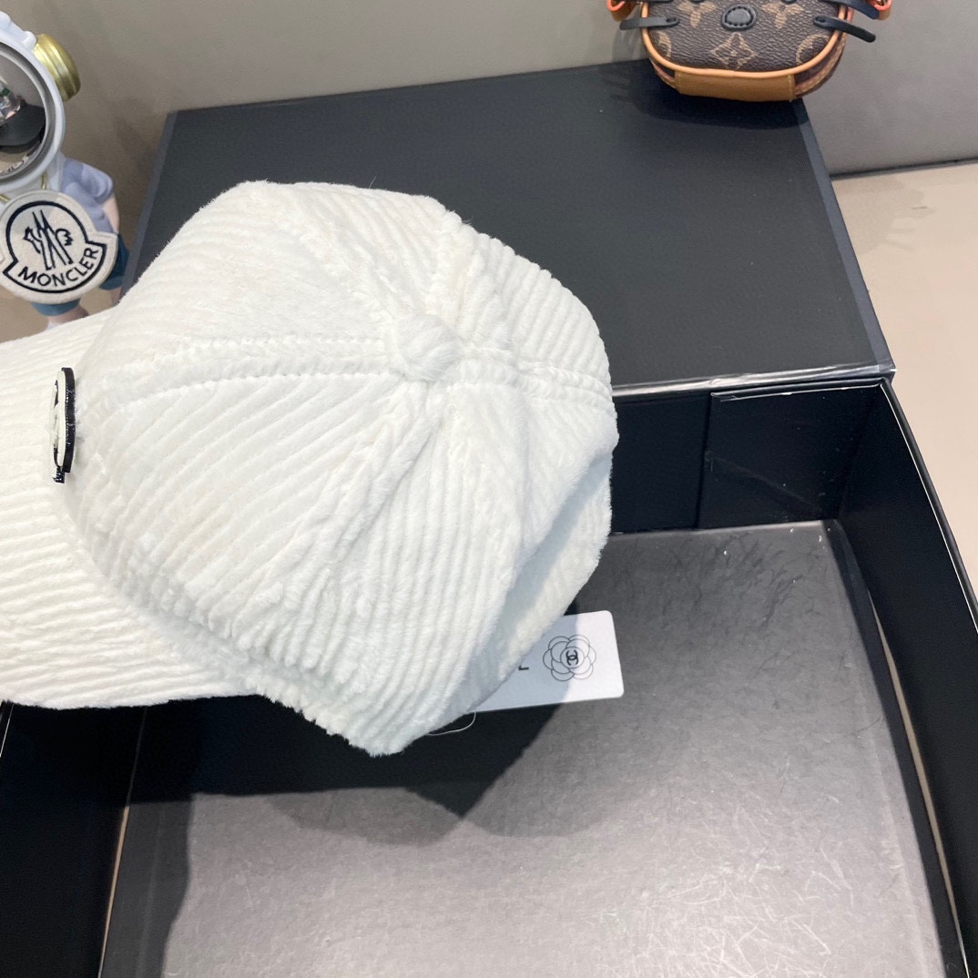  【CHANEL香奈儿】新款秋冬小香风款棒球帽🧢，毛绒绒的非常舒服 大牌款超好搭配，闭眼入的一款