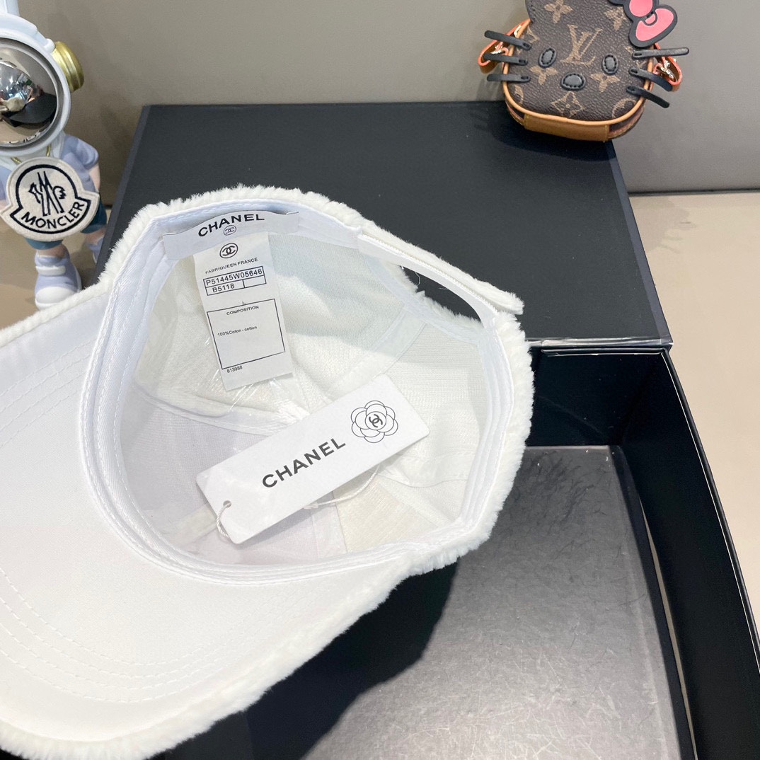  【CHANEL香奈儿】新款秋冬小香风款棒球帽🧢，毛绒绒的非常舒服 大牌款超好搭配，闭眼入的一款