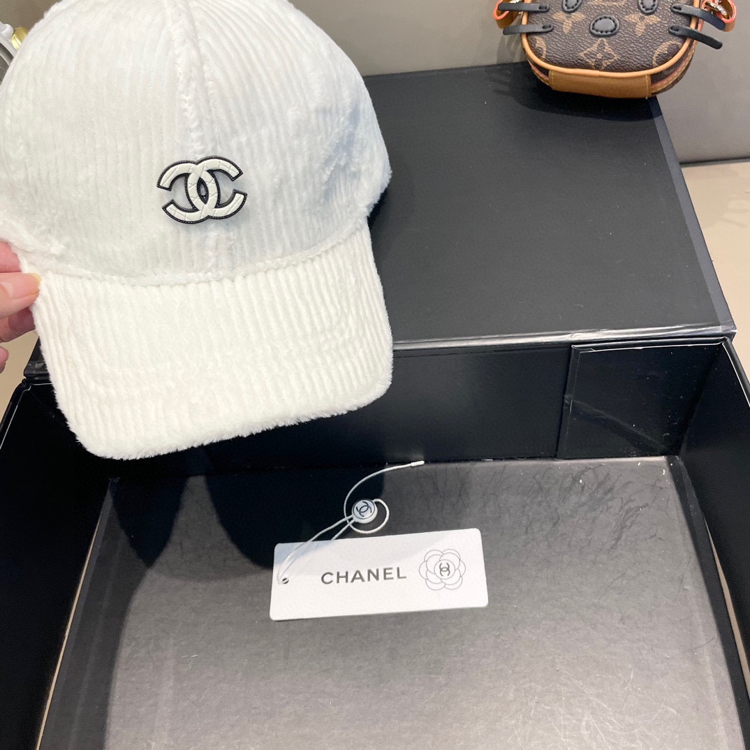  【CHANEL香奈儿】新款秋冬小香风款棒球帽🧢，毛绒绒的非常舒服 大牌款超好搭配，闭眼入的一款