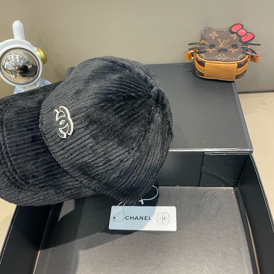  【CHANEL香奈儿】新款秋冬小香风款棒球帽🧢，毛绒绒的非常舒服 大牌款超好搭配，闭眼入的一款