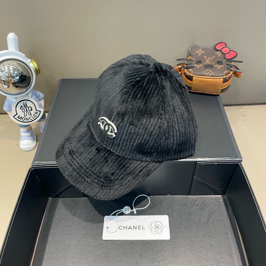  【CHANEL香奈儿】新款秋冬小香风款棒球帽🧢，毛绒绒的非常舒服 大牌款超好搭配，闭眼入的一款