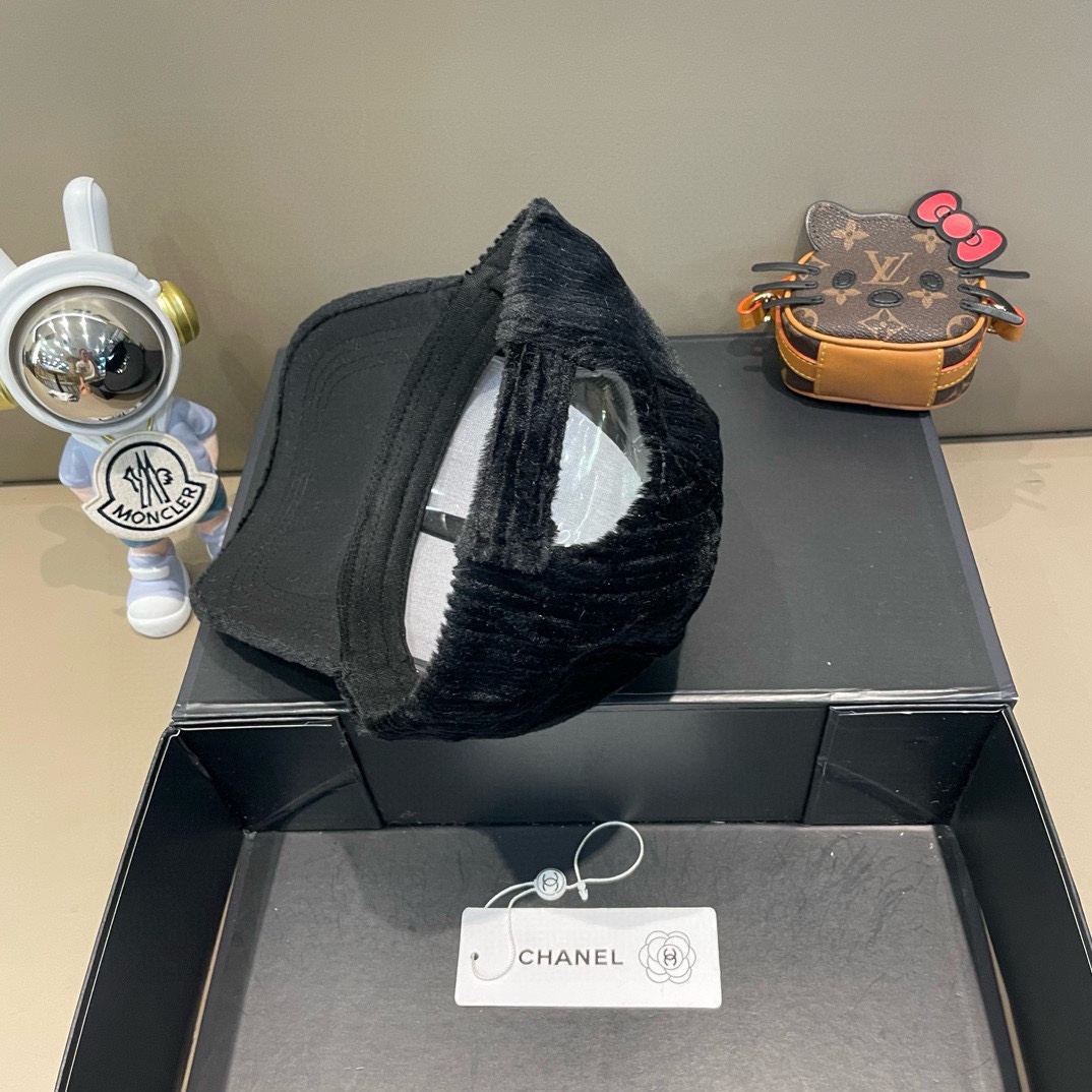  【CHANEL香奈儿】新款秋冬小香风款棒球帽🧢，毛绒绒的非常舒服 大牌款超好搭配，闭眼入的一款