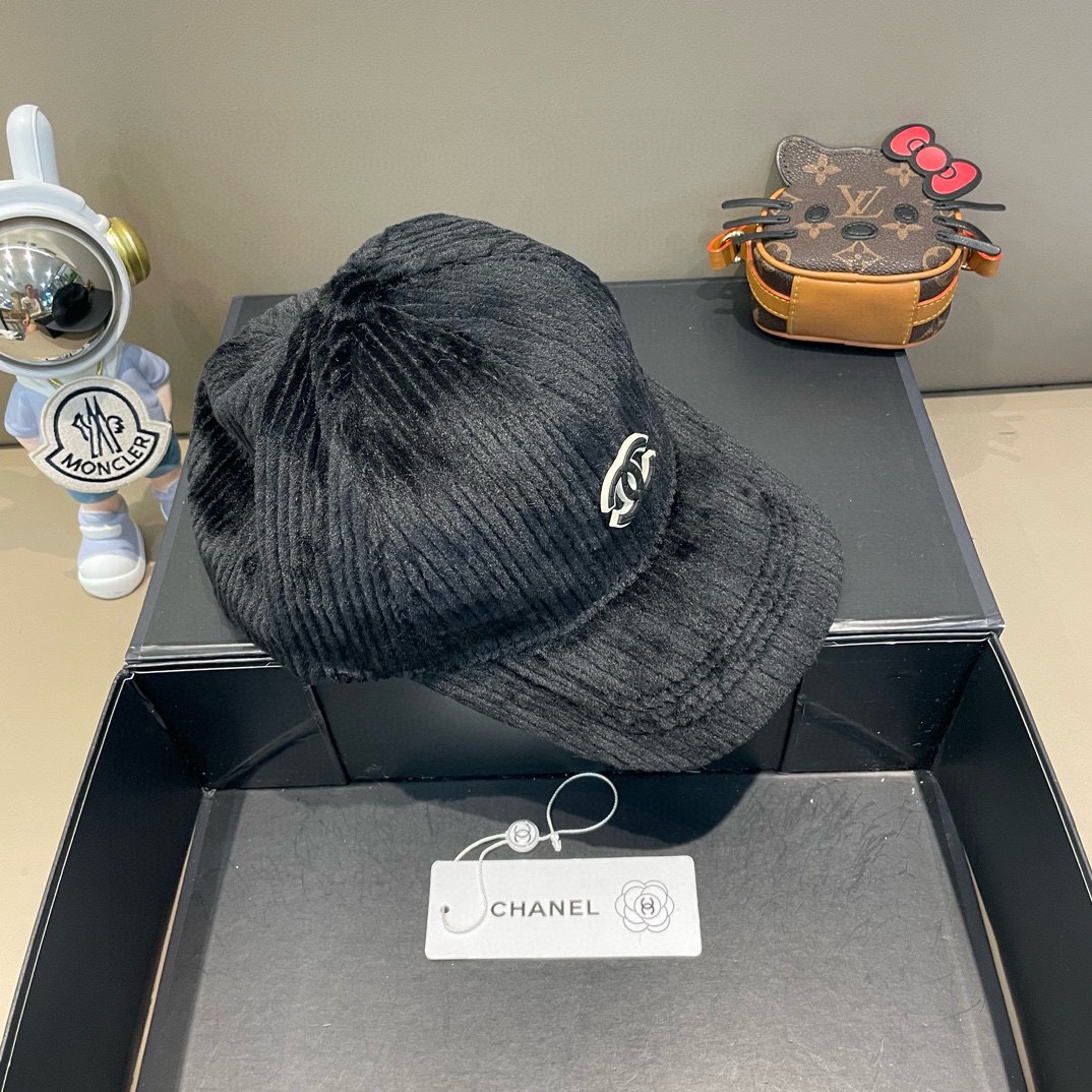 【CHANEL香奈儿】新款秋冬小香风款棒球帽🧢，毛绒绒的非常舒服 大牌款超好搭配，闭眼入的一款