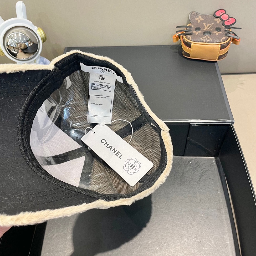  【CHANEL香奈儿】新款秋冬小香风款棒球帽🧢，毛绒绒的非常舒服 大牌款超好搭配，闭眼入的一款