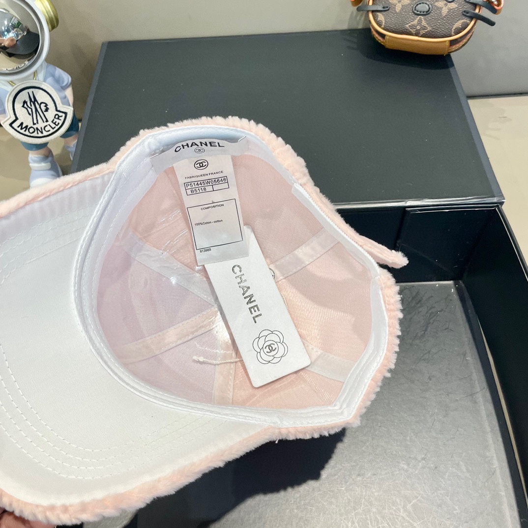  【CHANEL香奈儿】新款秋冬小香风款棒球帽🧢，毛绒绒的非常舒服 大牌款超好搭配，闭眼入的一款