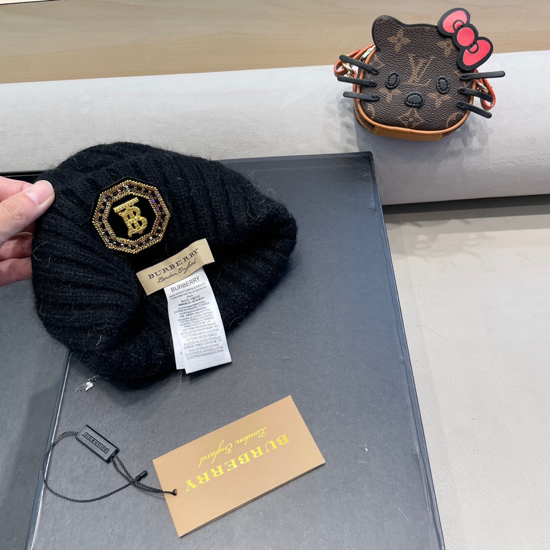  巴宝莉Burberry2024新款针织麻花毛线帽女秋冬季护耳防寒保暖帽子字母贴布冷帽潮