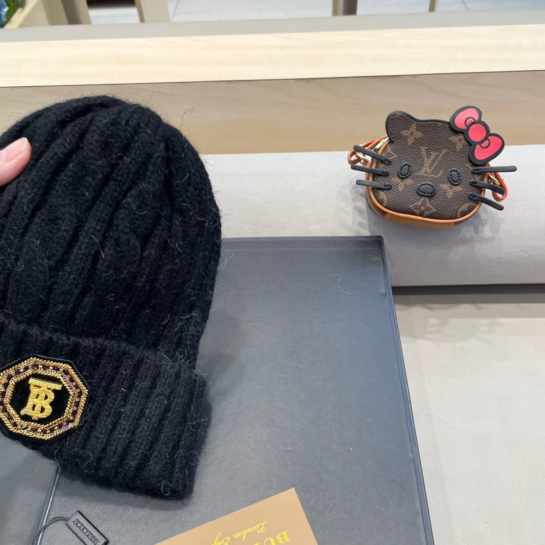   巴宝莉Burberry2024新款针织麻花毛线帽女秋冬季护耳防寒保暖帽子字母贴布冷帽潮