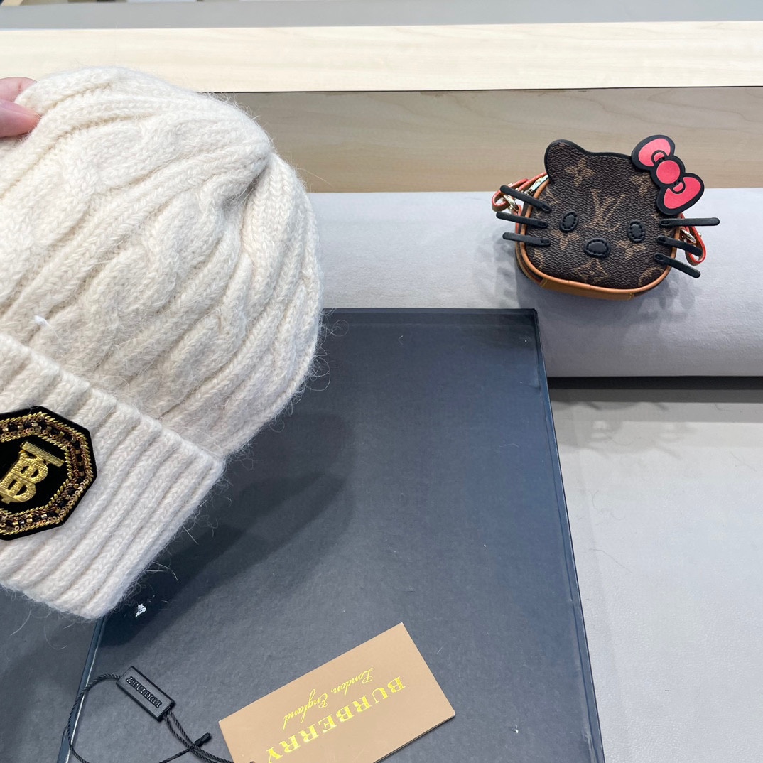   巴宝莉Burberry2024新款针织麻花毛线帽女秋冬季护耳防寒保暖帽子字母贴布冷帽潮